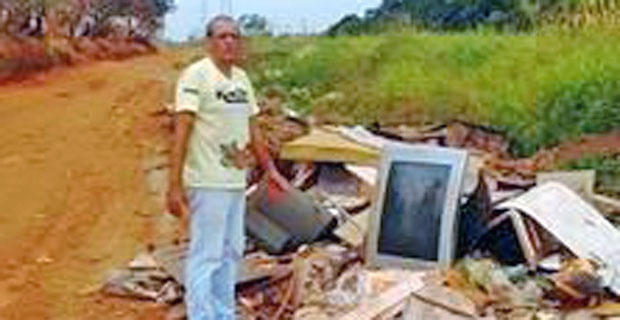 Adilson Vital recebe reivindicações de moradores do Jardim Maria Luiza