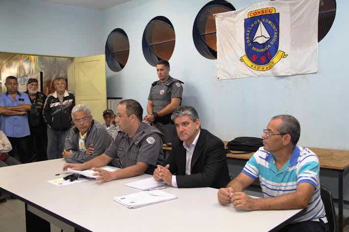 Por iniciativa de Adilson Vital, Conselho Comunitário de Segurança faz reunião com moradores do Melhado