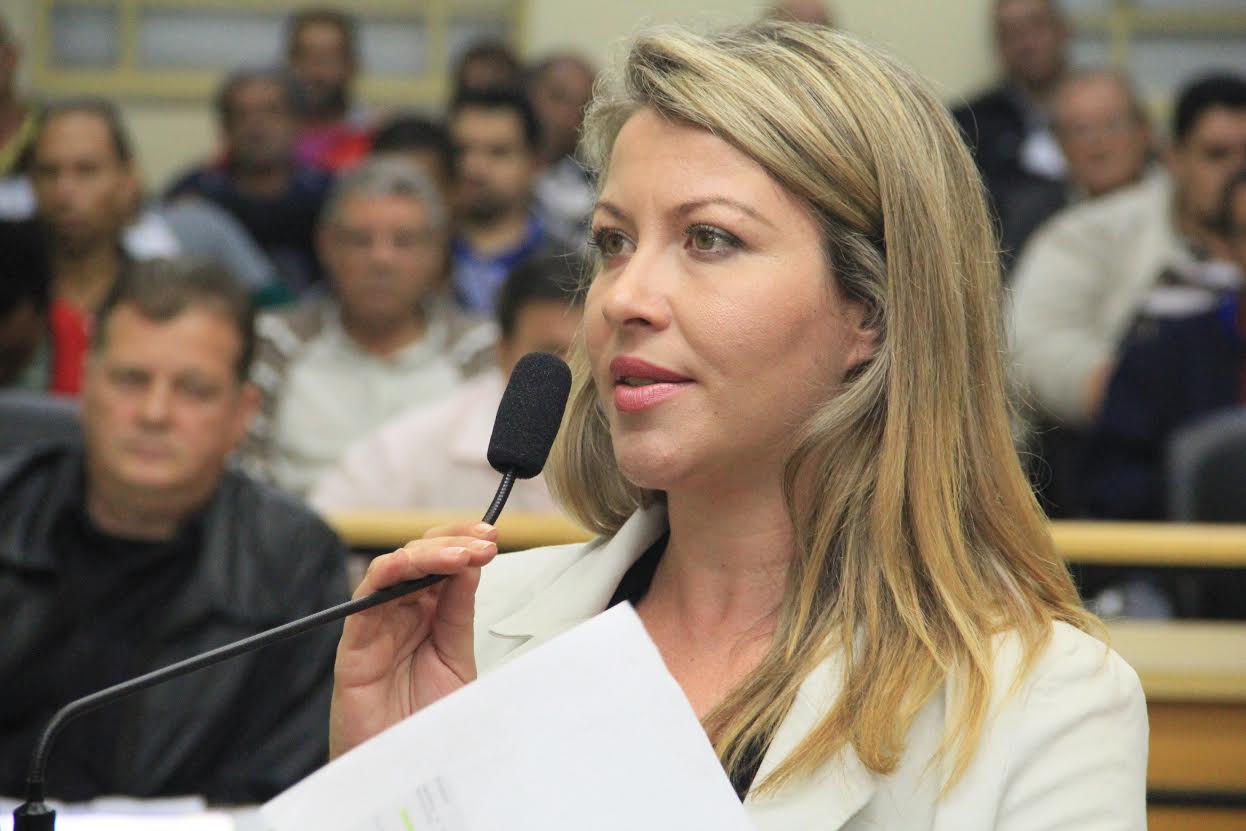 Gabriela Palombo cria grupo virtual para monitorar preços dos combustíveis