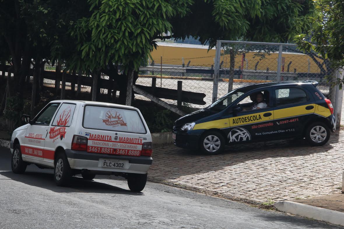 Jair Martineli pede sinalização na saída de área de provas de habilitação