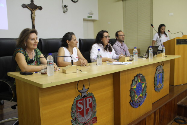 Outubro Rosa encerra-se com palestra na Câmara Municipal