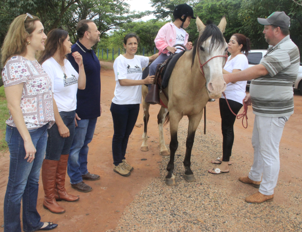 Juliana Damus pede à Prefeitura mais atenção para o Centro de Equoterapia