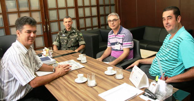 Presidente Yashuda e Magal recebem o novo delegado do Serviço Militar