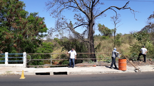 Proteção lateral na ponte do Matadouro é instalada