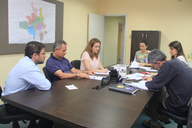Juliana Damus discute andamento da “lei das carroças” na Prefeitura