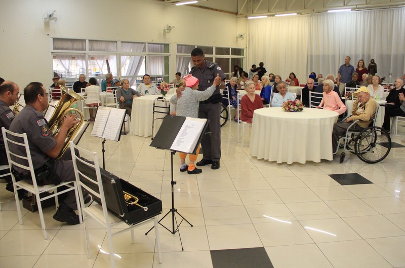 Juliana Damus promove comemoração do Dia Internacional da Terceira Idade
