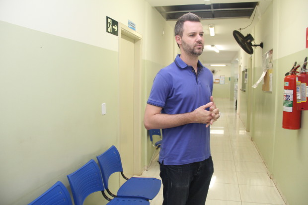 Rafael de Angeli fiscaliza Unidade de Saúde com problemas estruturais