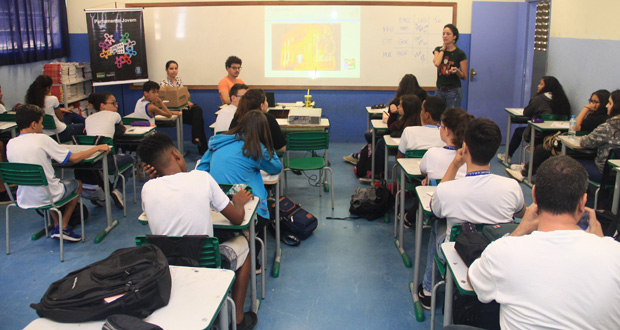 Escola da Vila Xavier participa do Parlamento Jovem