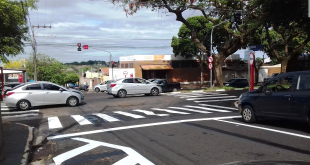 Yashuda agradece instalação de semáforo no cruzamento da Rua 16 com a Avenida Barroso