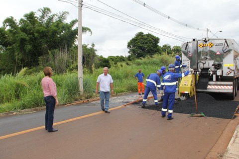 Cruzamento perigoso ganha sinalização reforçada e redutor de velocidade