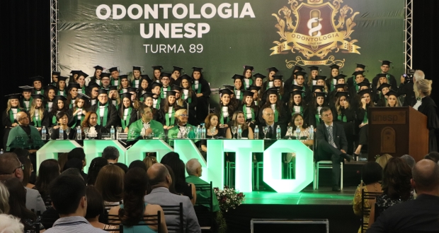 Yashuda representa Câmara Municipal em formatura da Odonto da Unesp