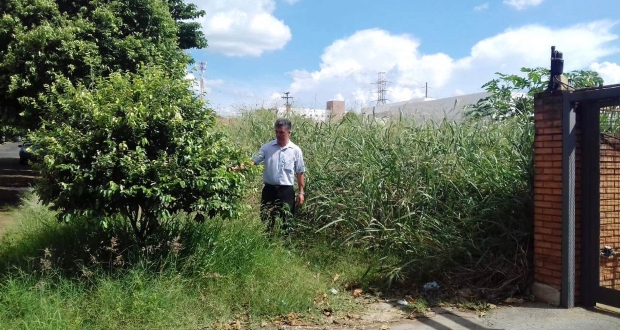 Jéferson Yashuda atende reivindicação de moradores do Jardim Martinez