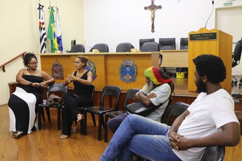 Câmara Municipal recebe roda de conversa do povo negro