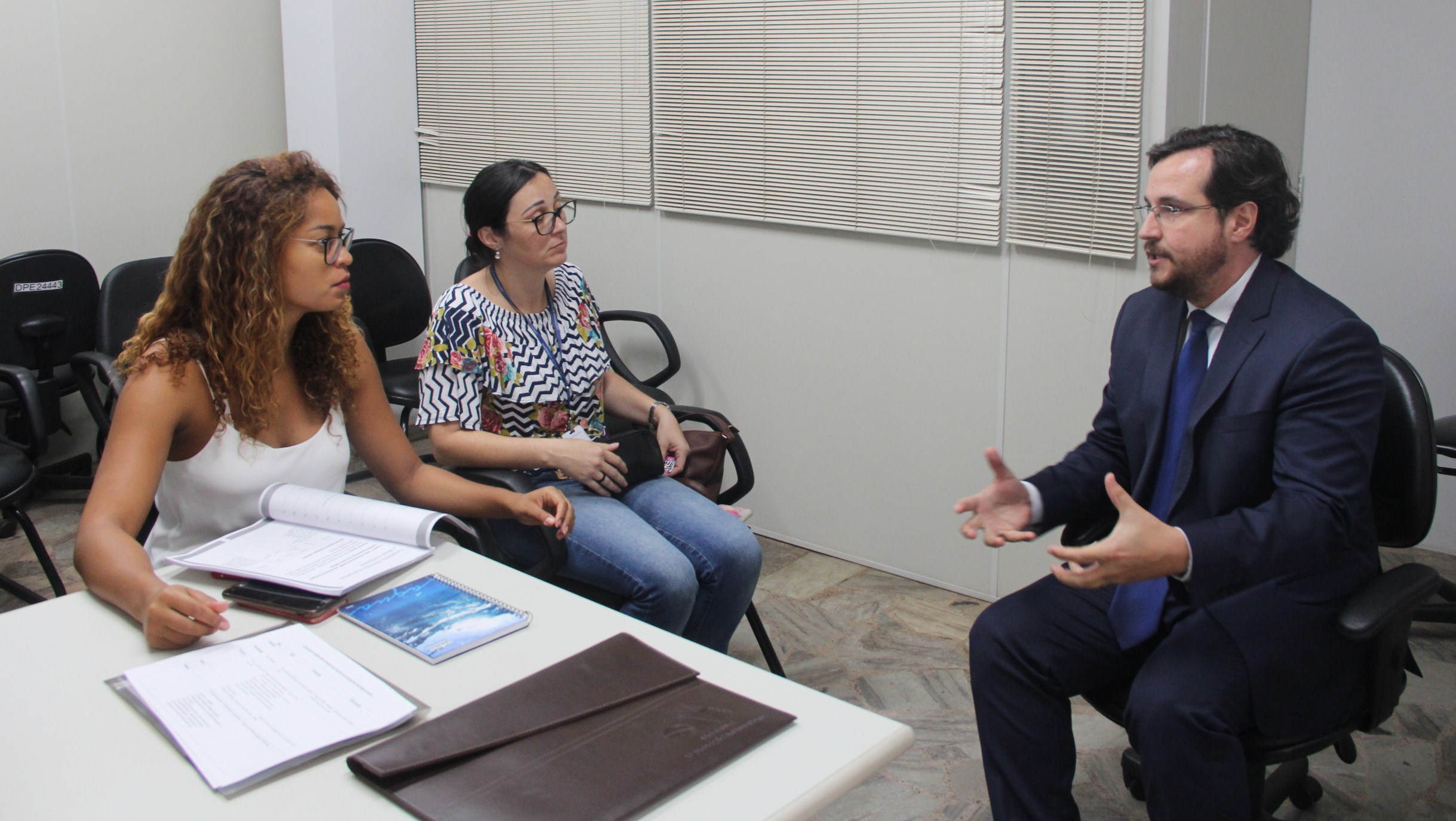 Educação em direitos e desjudicialização são frentes de atuação conjunta entre Defensoria Pública e Câmara Municipal