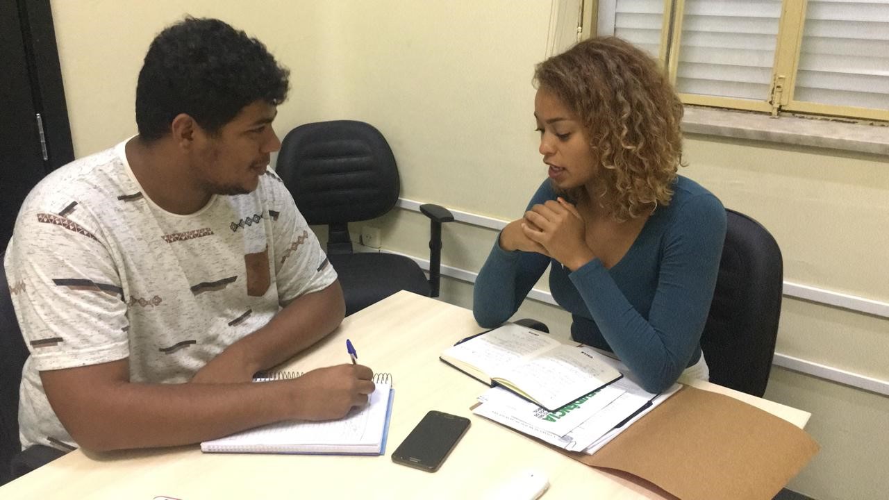 Vereadora participa de reunião com novo assessor de Juventude do município