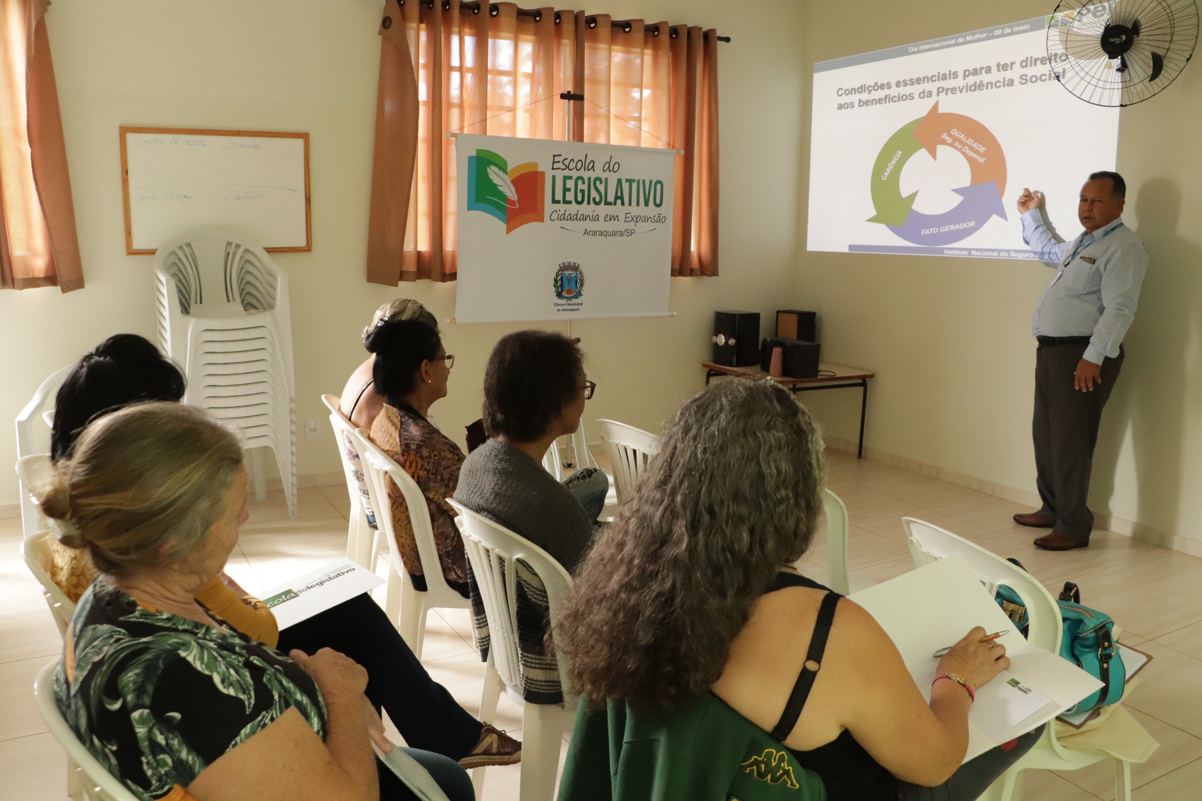 Escola do Legislativo e INSS promovem palestra sobre a previdência no Cras do Cruzeiro do Sul