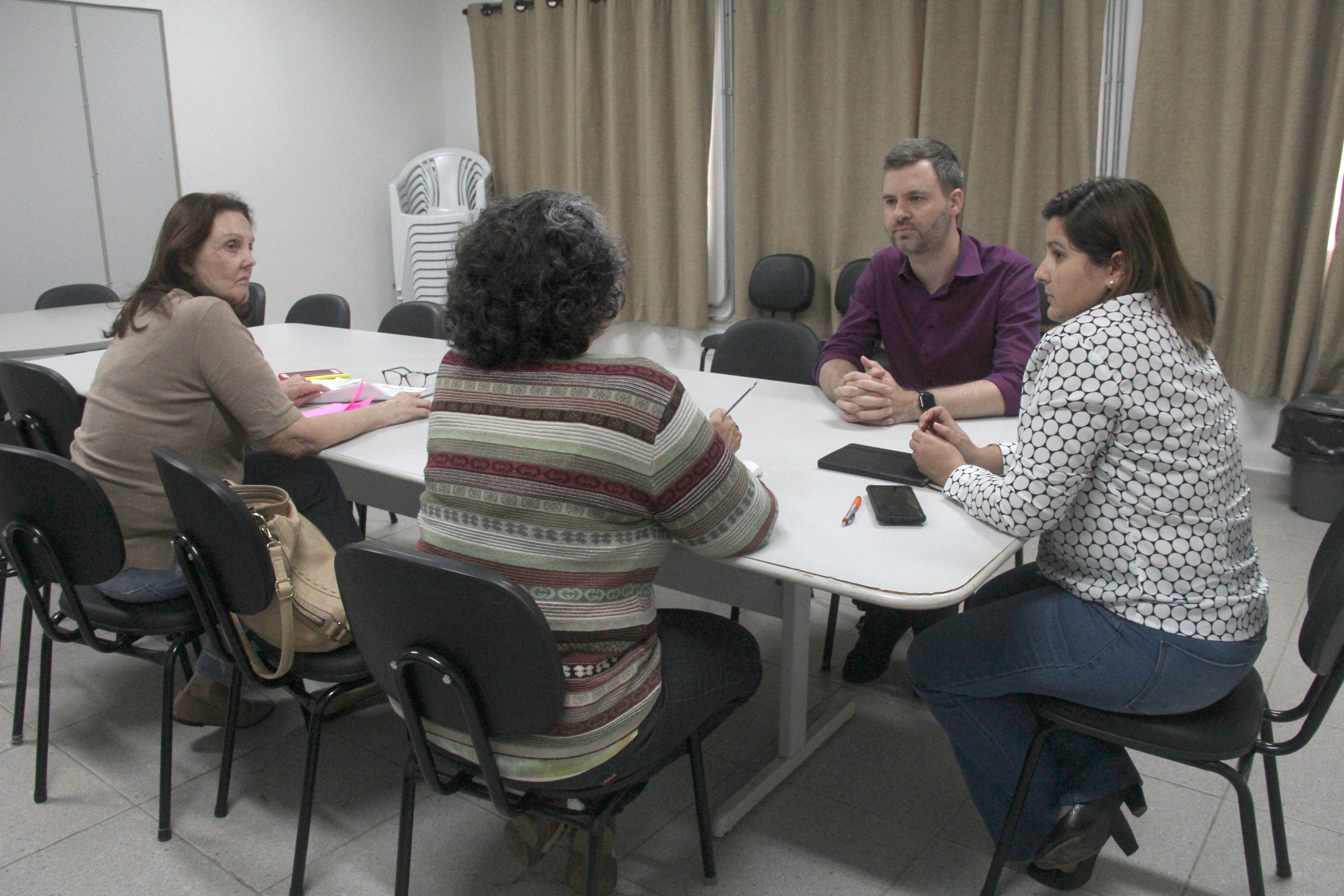 Grupo e ONG assistencialistas são pautas de reunião na Secretaria de Assistência Social