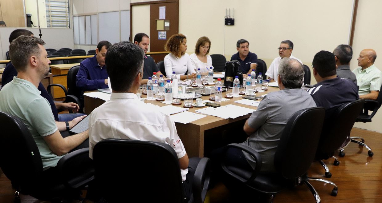 Novos projetos sobre serviços públicos e incentivo à atividade econômica estão em análise na Câmara